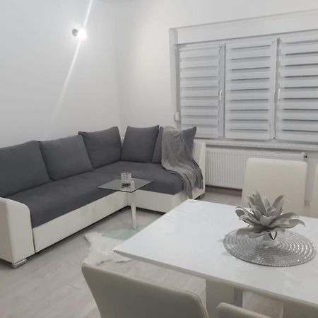 Apartman Kristina - Self Check In & Check Out Διαμέρισμα Otočac Εξωτερικό φωτογραφία