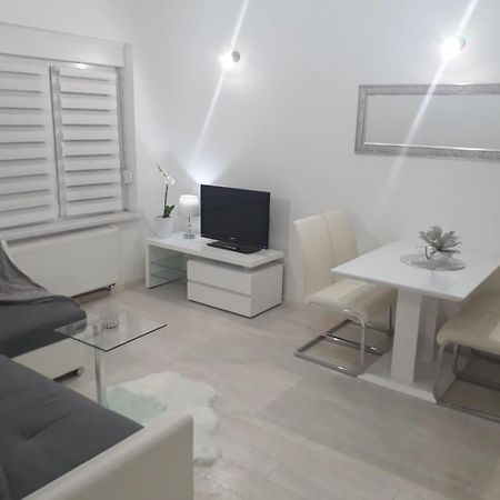 Apartman Kristina - Self Check In & Check Out Otočac Εξωτερικό φωτογραφία