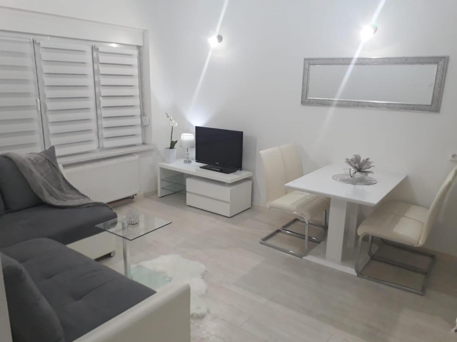 Apartman Kristina - Self Check In & Check Out Διαμέρισμα Otočac Εξωτερικό φωτογραφία